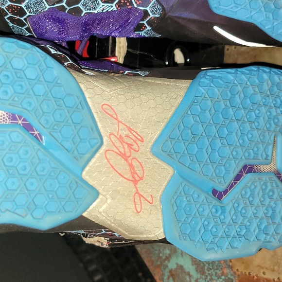 2014. Lebron XI. Size 14. Charlotte hornet colorway. With original box. Worn 1 - Picture 13 of 16